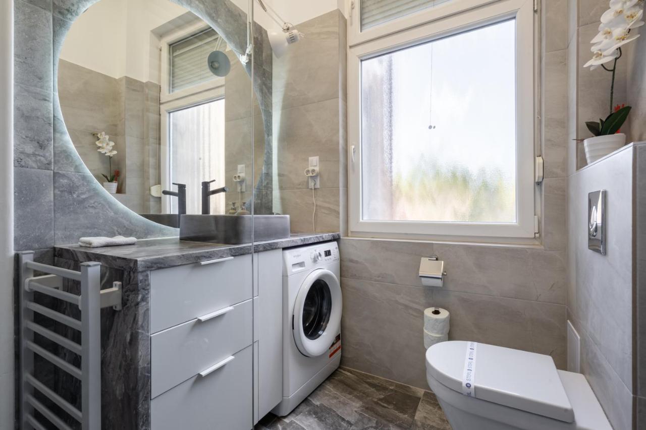Galaxy Cube Apartment Budapest Exterior foto