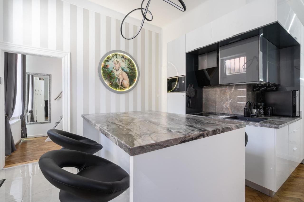 Galaxy Cube Apartment Budapest Exterior foto